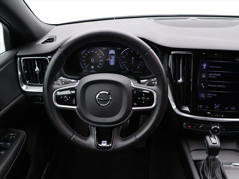 Volvo V60 2,0 T5 184kW Drive-E R-Design - fotka 20 z 34