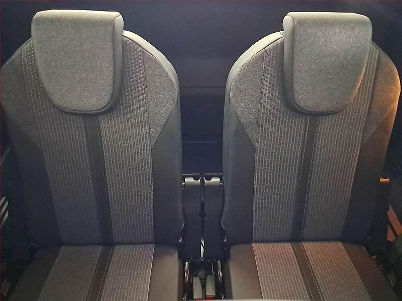 Peugeot 5008 (2021) PureTech 130 - fotka 21 z 22