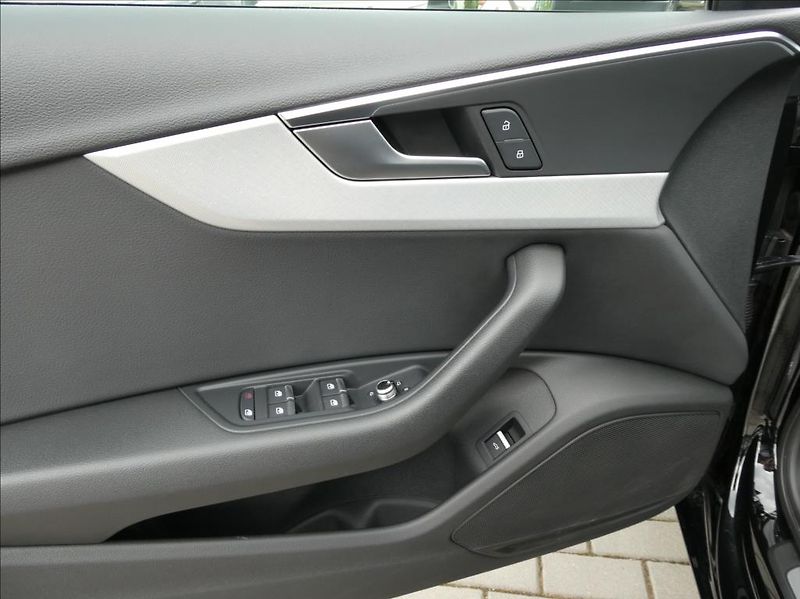 Audi A4 Avant 2,0 TDi 140kW,AT,Quattro - fotka 14 z 31
