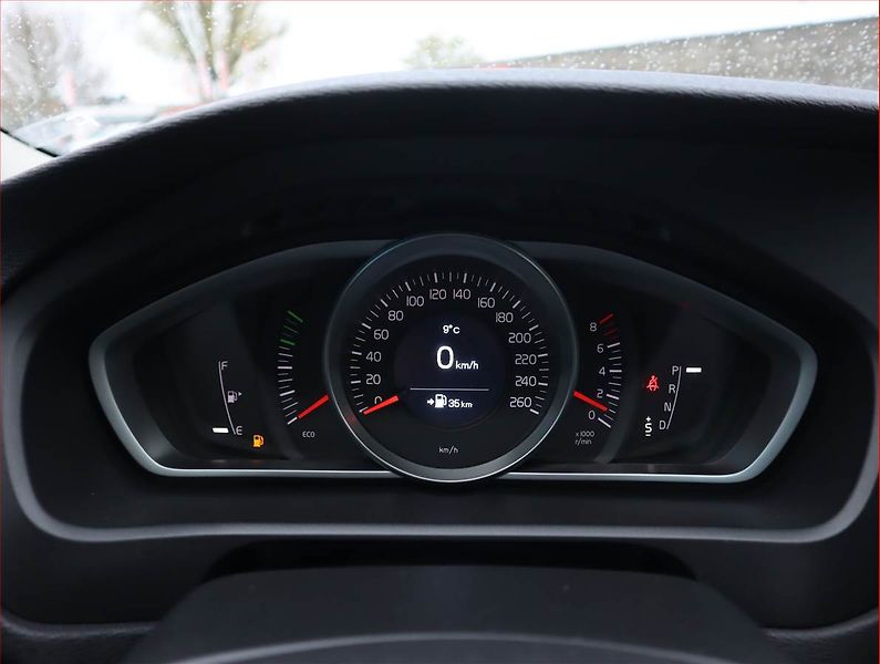 Volvo V40 (2019) 1.5 T3, Automat, Serv.kniha - fotka 11 z 19