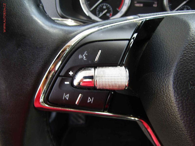 Škoda Karoq (2020) 1.6 TDi, DSG - fotka 12 z 21
