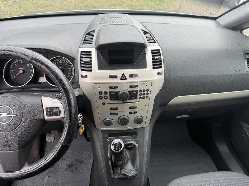 Opel Zafira 1,7 DTi 7 MIST - fotka 18 z 21
