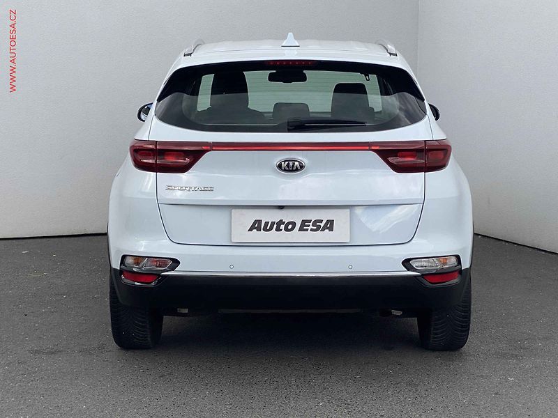 Kia Sportage (2018) 1.6 GDi, Vision, navi, kamera - fotka 5 z 18