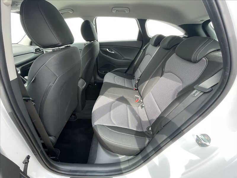 Hyundai i30 1,5 CVVT Combi Comfort - fotka 15 z 23