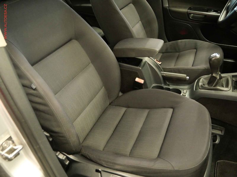Škoda Octavia (2005) 1.9TDi, AC, výhřev sed. - fotka 12 z 23