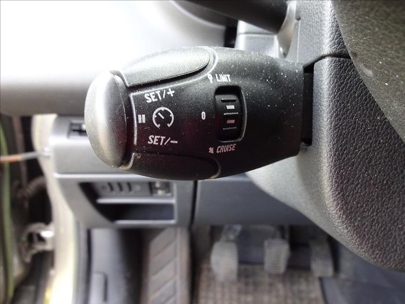 Peugeot 5008 1.6THP 115 kW - fotka 36 z 44