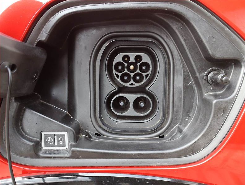 Peugeot 208 (2021) 50 kWh, SoH 91%, Automat - fotka 26 z 27