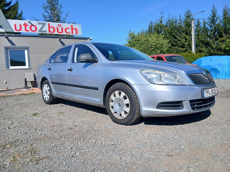 Škoda Octavia 1.6 TDI, Facelift, kosm. vady - fotka 5 z 27