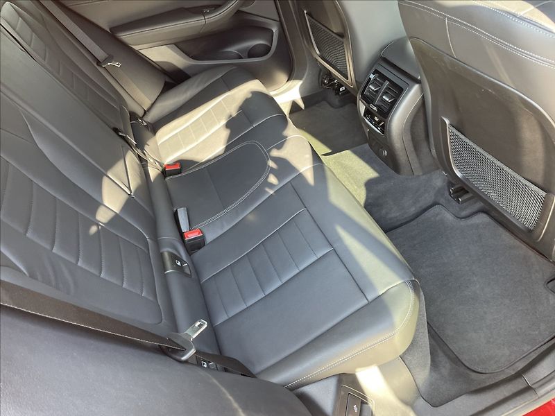 BMW X4 XDRIVE30D Mpaket ČR.1.MAJ. - fotka 28 z 32