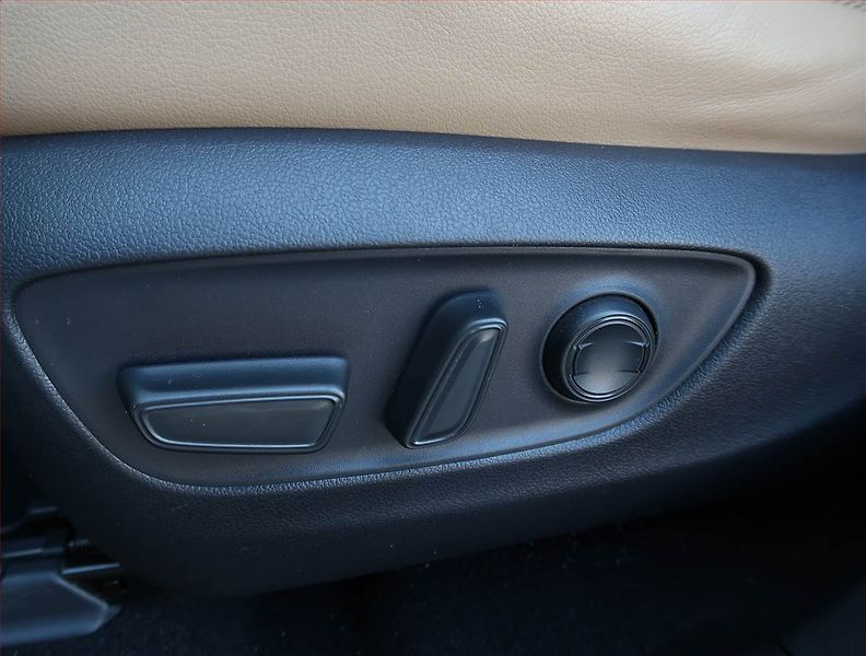 Toyota RAV4 (2019) 2.5 Hybrid - fotka 24 z 28