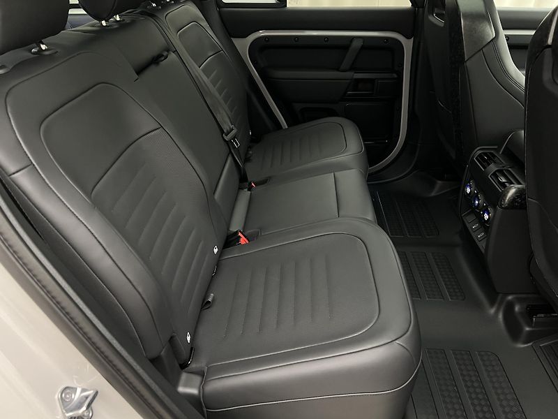 Land Rover Defender (2026) 110 P635 OCTA AWD AUT - fotka 16 z 69