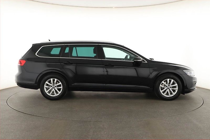 Volkswagen Passat (2022) Business 2.0 TDI, ČR,1.maj - fotka 6 z 18