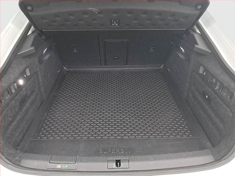 Škoda Superb (2020) Laurin&Klement iV 1.4 TSI PHEV - fotka 14 z 24