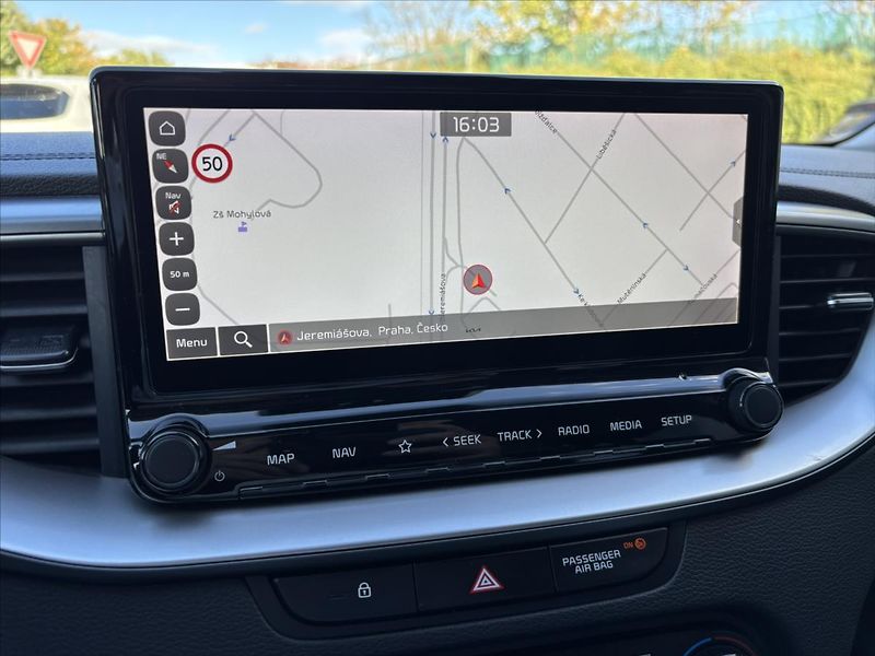 Kia Ceed 1,5 TGDi 118kW TOP ZÁRUKA NAVI - fotka 18 z 40
