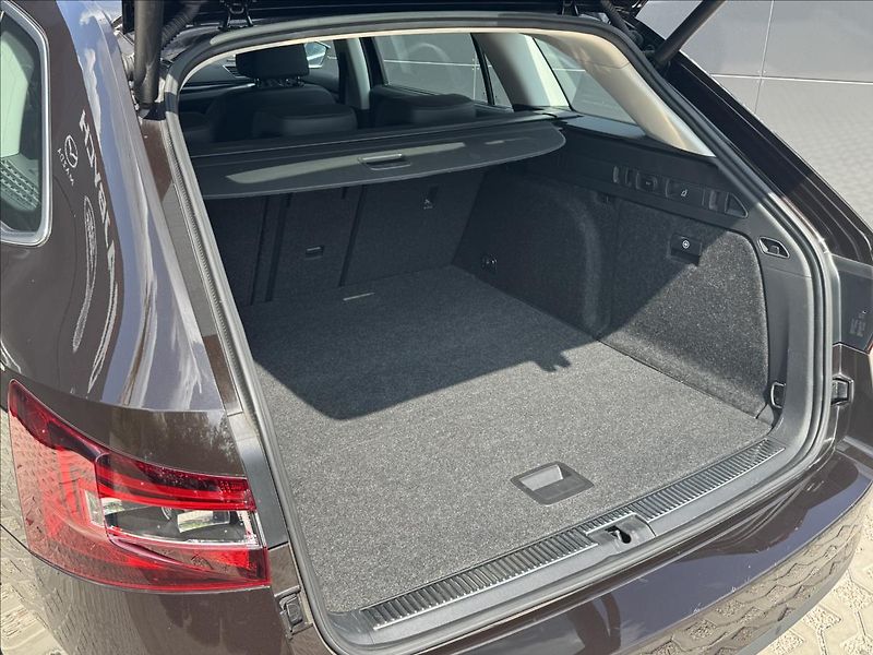 Škoda Superb 2,0 TDI 110kW L&K ČR 1.MAJITEL - fotka 14 z 33