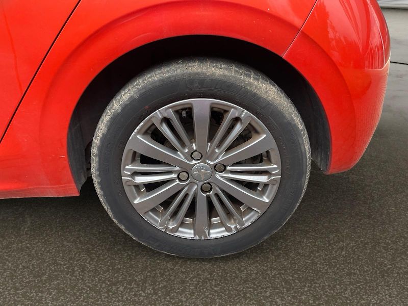 Peugeot 208 (2017) ALLURE 1.2 PureTech 110k S&S M - fotka 8 z 14