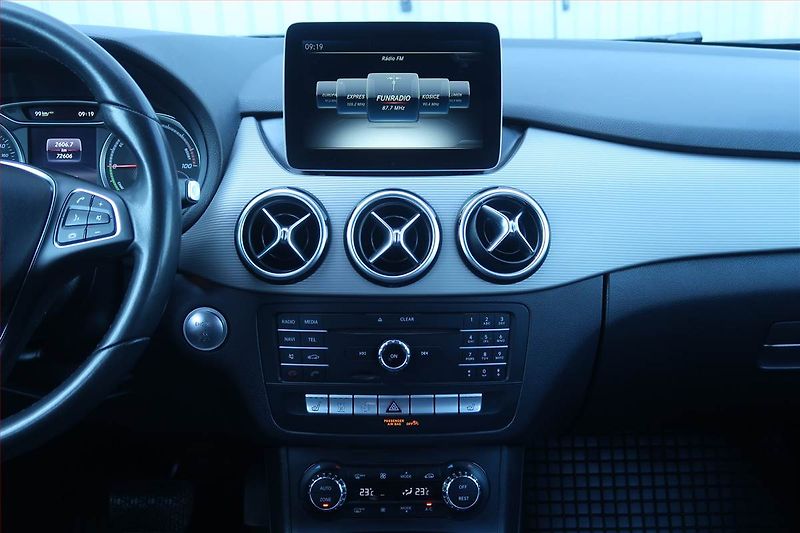 Mercedes-Benz Třídy B (2018) B 250 e, Automat, Navi - fotka 12 z 26