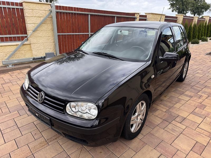 Volkswagen Golf IV 1.4i 55Kw Special - Tažný - fotka 2 z 15