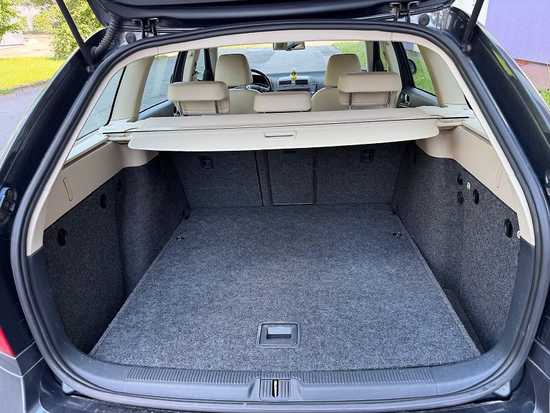 Škoda Octavia 2,0 TDi combi / servis.kn. / - fotka 14 z 37