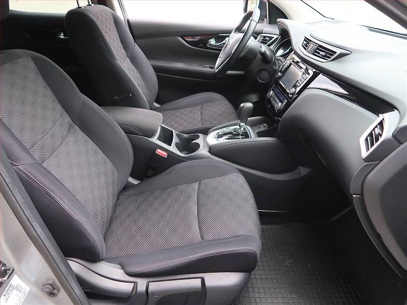 Nissan Qashqai (2015) 1.2 DIG-T, Automat, Serv.kniha - fotka 9 z 17