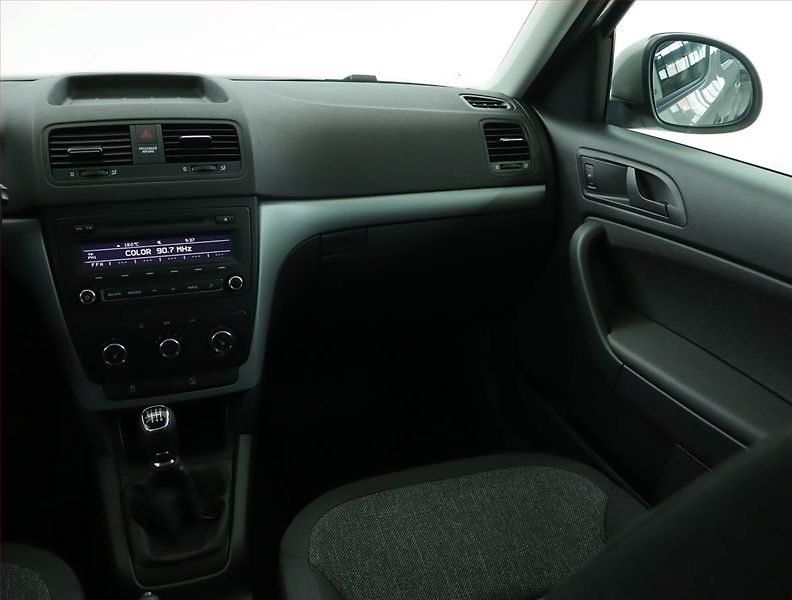 Škoda Yeti (2014) 1.2 TSI, Vyhř. sedaček - fotka 8 z 14