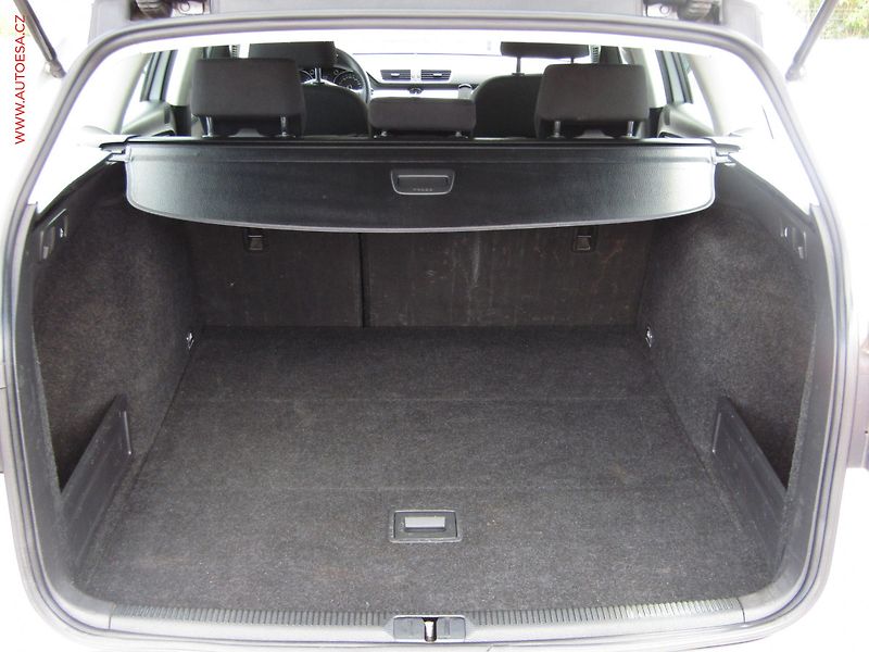 Volkswagen Passat (2013) 1.6TDi, AC, výhřev sed - fotka 7 z 18