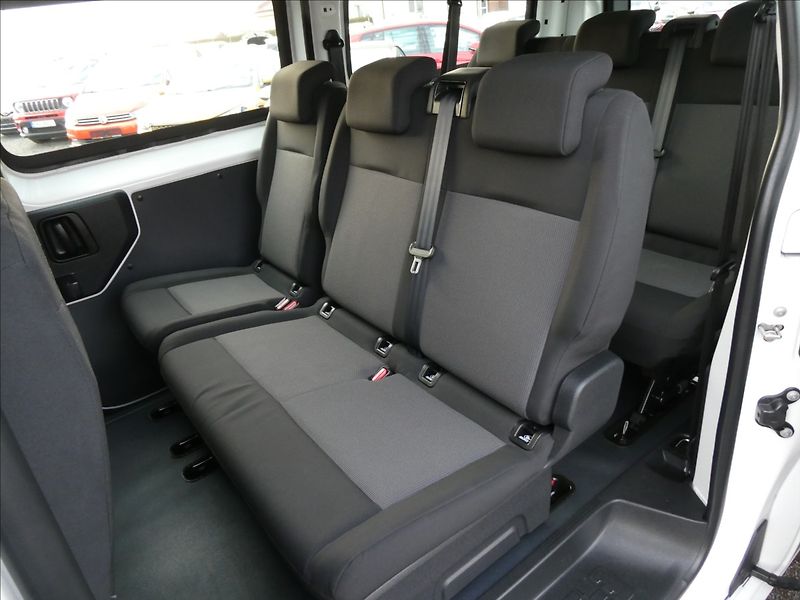 Peugeot Expert 1,5 HDi 1.MAJ.,LONG,9.míst,DPH - fotka 22 z 46
