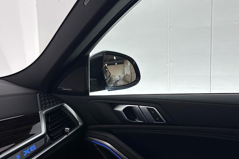 BMW X6 xDrive40d - fotka 14 z 22