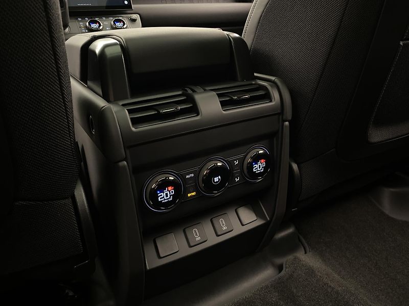 Land Rover Defender (2026) P635 OCTA BLACK AWD - fotka 23 z 74