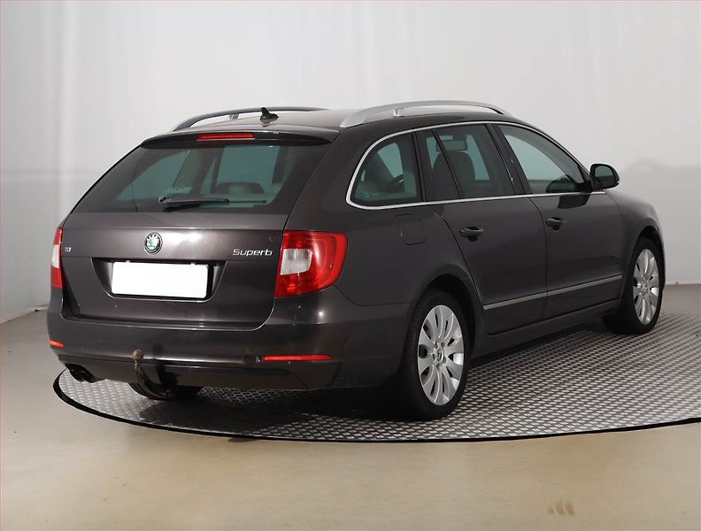 Škoda Superb (2010) 2.0 TDI, Navi, Xenony - fotka 5 z 24