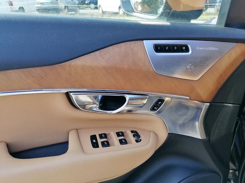 Volvo XC90 (2015) D5 AWD 7-míst Bowers & Wilkins - fotka 13 z 33