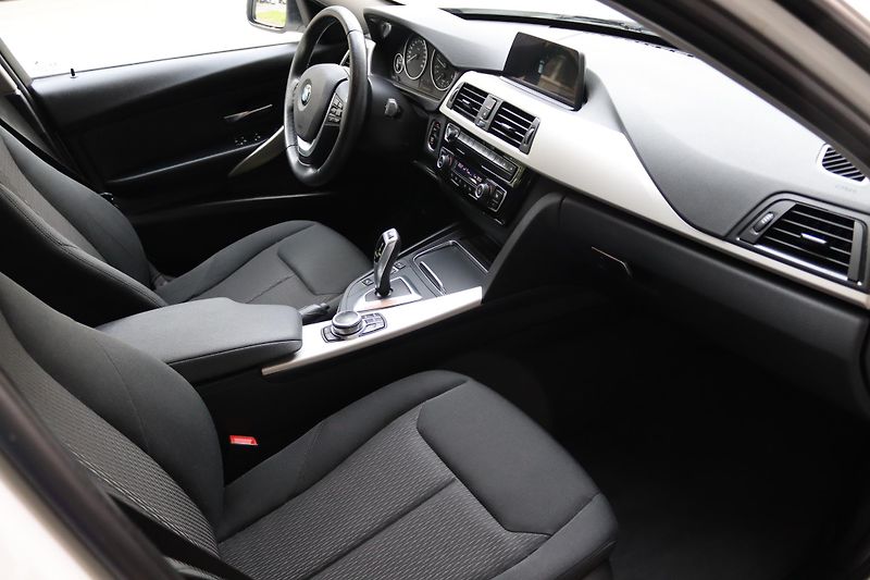 BMW Řada 3 318D TOURING F31 110kW - fotka 47 z 50