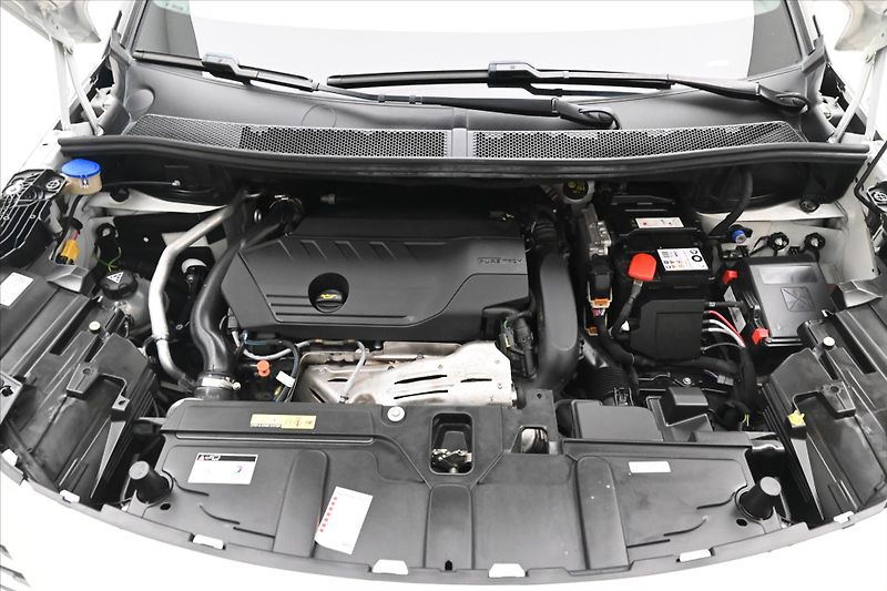 Peugeot 5008 1,6 133kW  GT-Line AT 8 Záruka - fotka 9 z 29