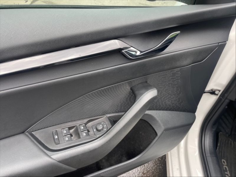 Škoda Octavia 2,0 TDI Ambition - fotka 11 z 11