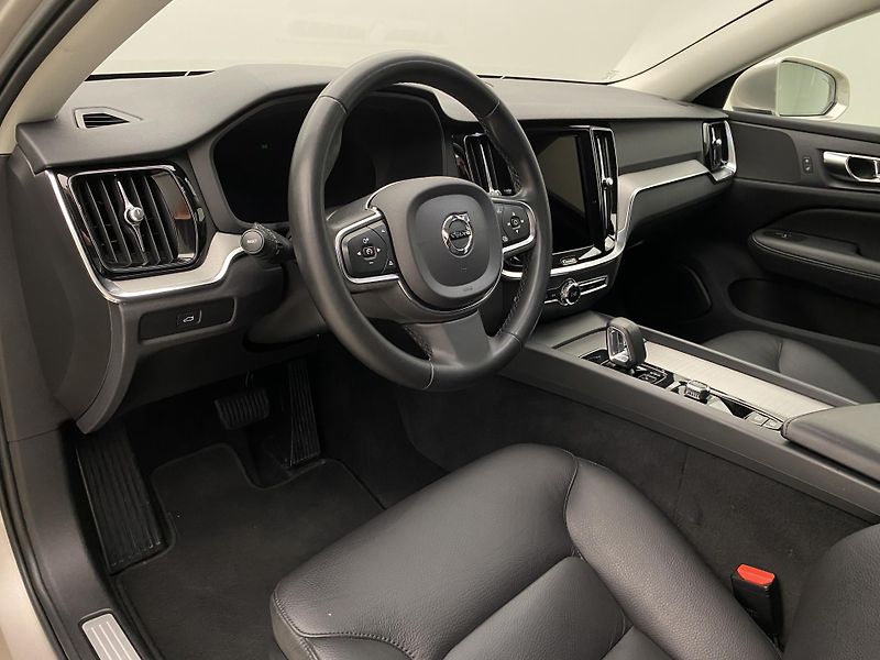 Volvo V60 B4 CORE AUT CZ - fotka 4 z 58