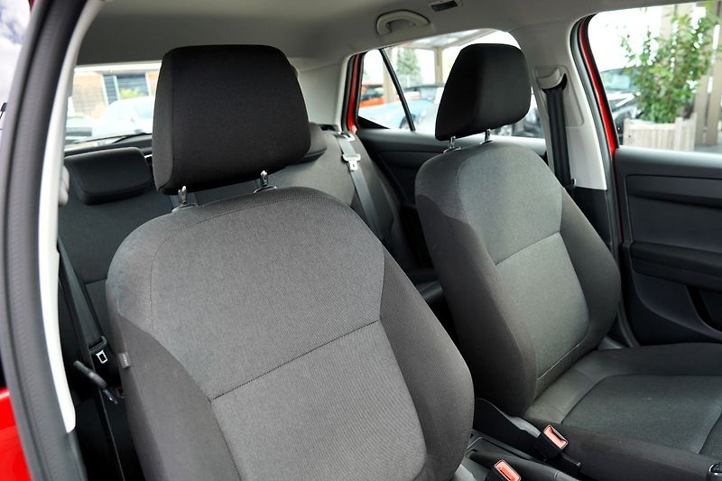 Škoda Fabia 1.0 MPI  75 PS/10.400 km !!!! - fotka 26 z 33