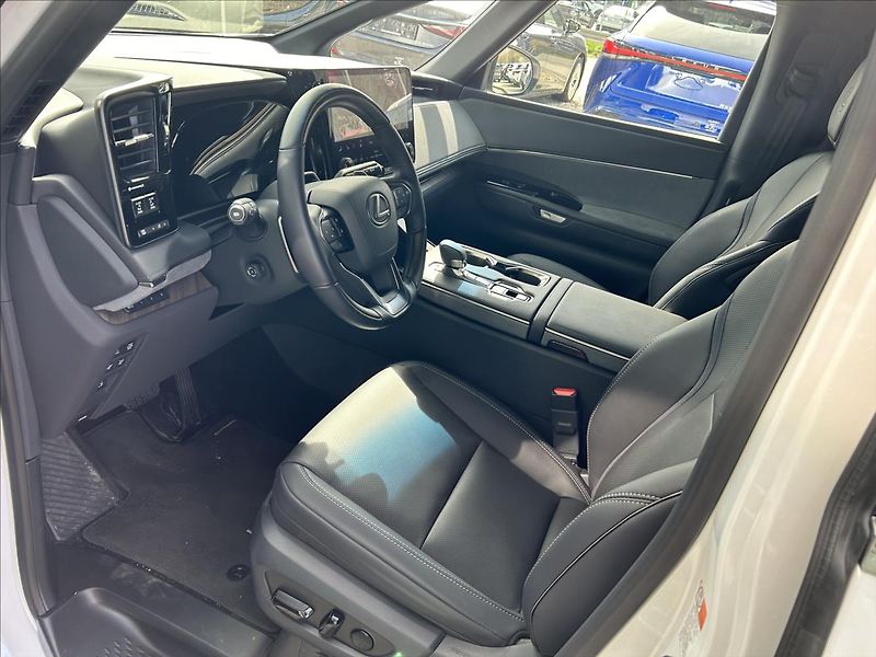 Lexus LM 350h  2,5 350h 4×4 LUXURY - fotka 9 z 14