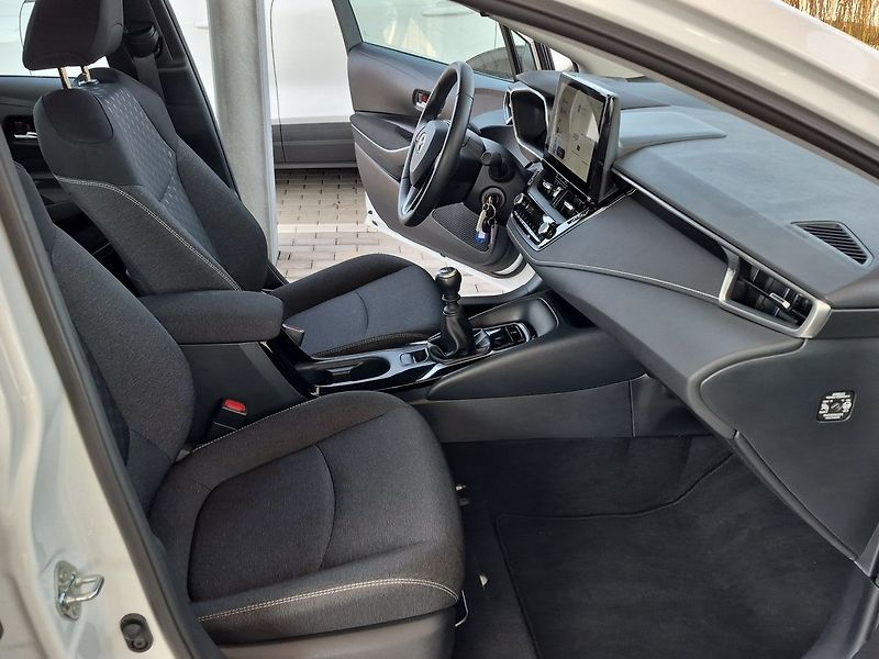 Toyota Corolla Comfort  1,5 92 kW SD - fotka 12 z 24
