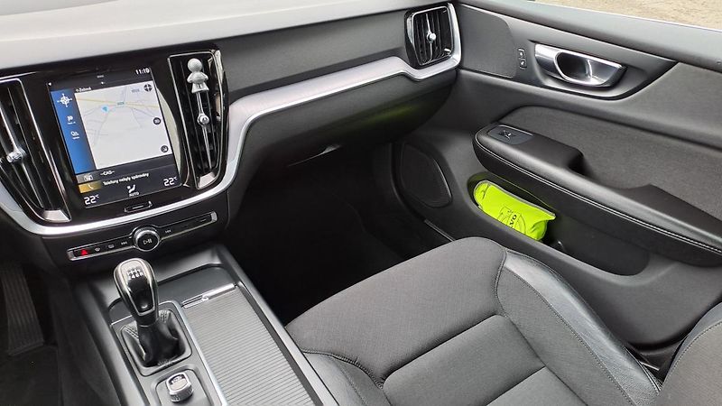 Volvo V60 2.0 D3 Momentum NAVI - fotka 18 z 31