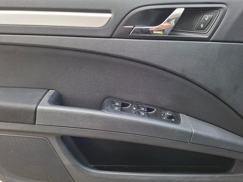 Škoda Superb (2010) 2.0TDI 103kW 6MN -TAŽ.ZAŘÍZENÍ - fotka 16 z 30