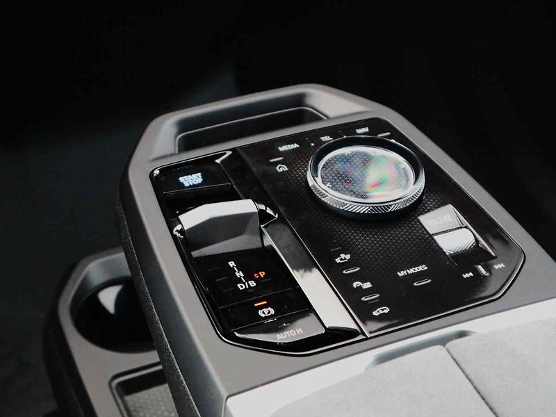 BMW iX - fotka 10 z 10