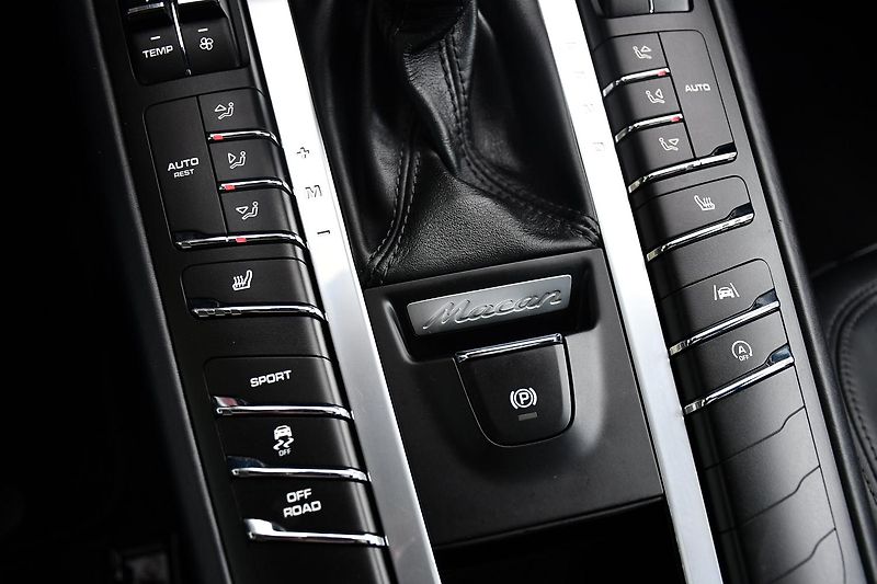 Porsche Macan S 3.0V6 260kW PANO - fotka 26 z 39