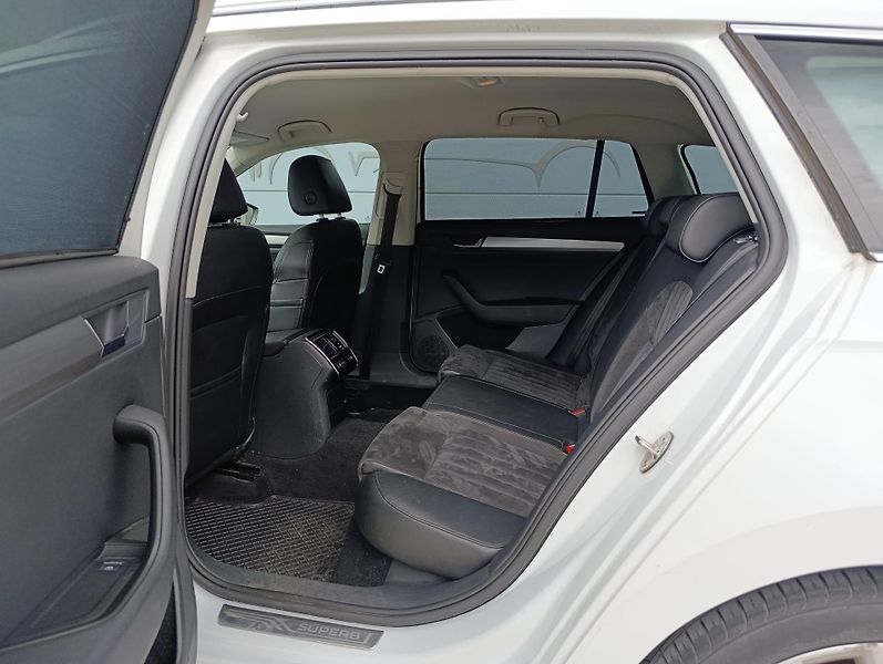 Škoda Superb 2.0TDI 140kW DSG 4X4 STYLE+  - fotka 13 z 34
