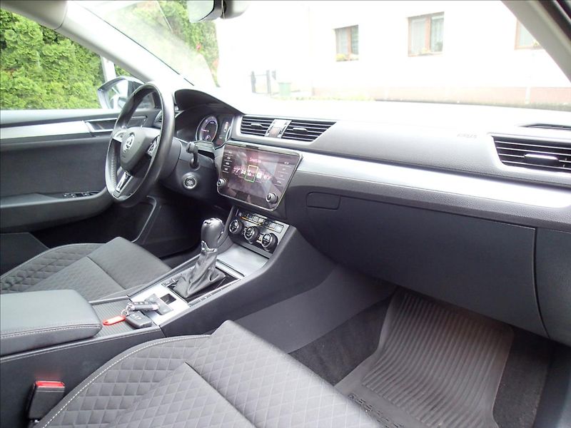 Škoda Superb 2,0 TDi, DSG, 4x4 , Tažné - fotka 33 z 48