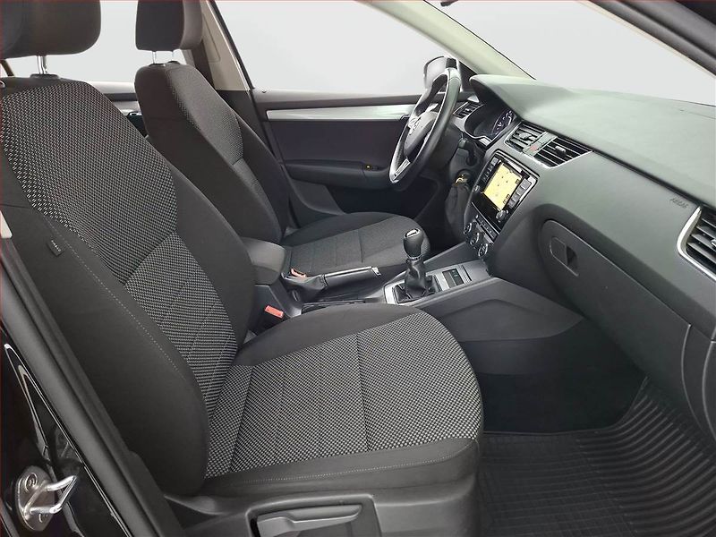 Škoda Octavia (2016) 1.6 TDI, Navi, Tempomat - fotka 9 z 19