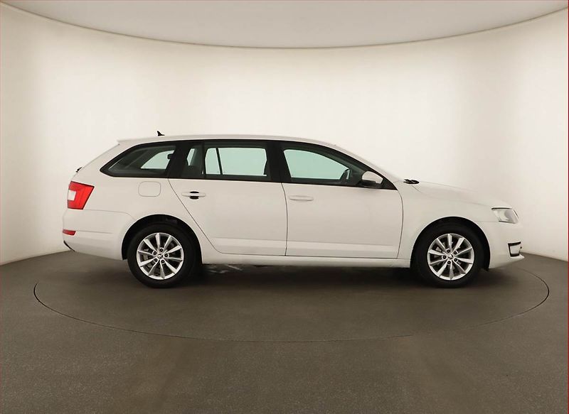 Škoda Octavia (2015) 1.6 TDI, Navi, Tempomat - fotka 6 z 15