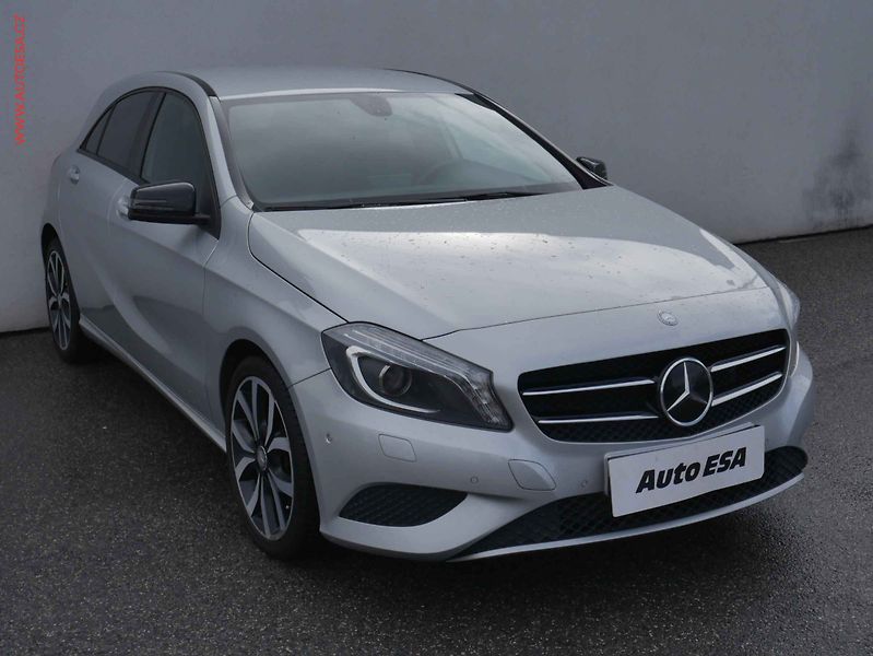 Mercedes-Benz Třídy A (2012) 1.6i A180, Sport, bixen, navi - fotografie inzerátu