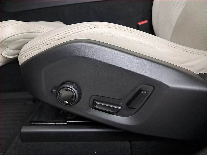 Volvo XC60 (2018) D4 AWD - fotka 18 z 24