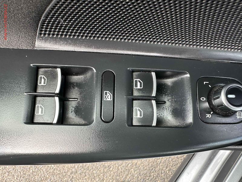 Volkswagen Golf (2010) 1.6 TDi, DSG - fotka 11 z 15