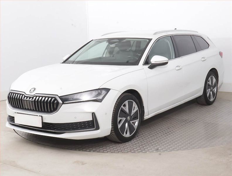 Škoda Superb (2024) Ambition 2.0 TDI - fotka 2 z 17